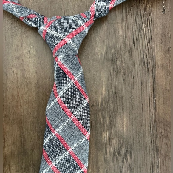 Dockers Gray and Red Classic Necktie with Silky Finish - Picture 1 of 3
